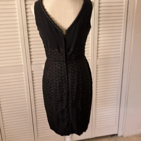 Vintage black cocktail dress in excellent condition, fully lined size Small - Picture 4 of 9